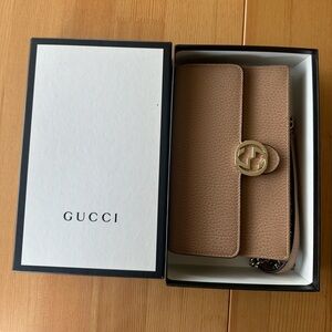 Gucci Taupe Pebbled Leather Chain Wallet with Gold GG